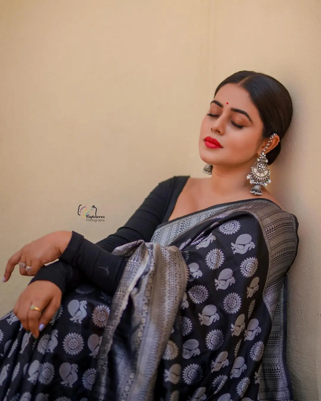 Malayalam Girl Shamna Kasim In Black Saree Blouse